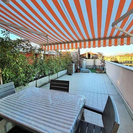 Il Torchio Rooftop Apartment With Wide Terrace 西尔米奥奈 外观 照片