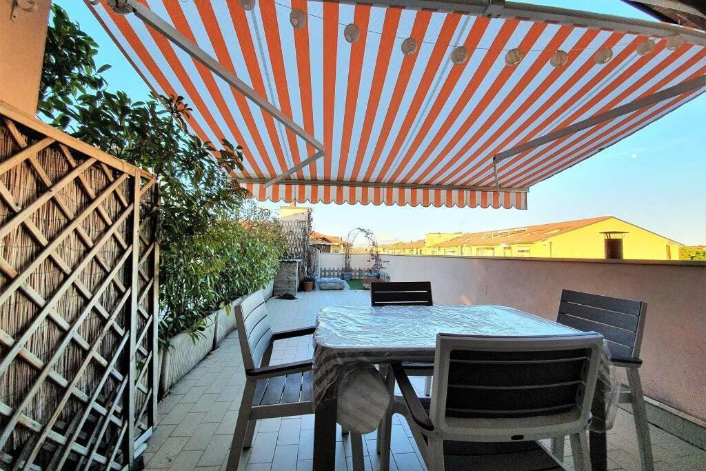 Il Torchio Rooftop Apartment With Wide Terrace 西尔米奥奈 外观 照片